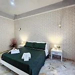 Domus Clara - بيت ضيافة 4*