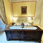Domus Clara - بيت ضيافة 4*